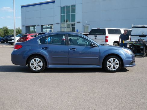 Used 2013 Subaru Legacy 2.5i AWD/4WD image 8