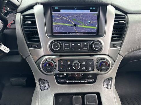 Used 2017 Chevrolet Suburban LT RWD image 24