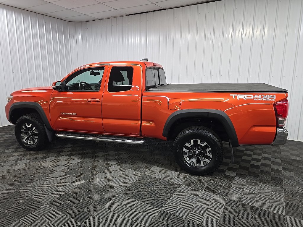 Used 2017 Toyota Tacoma TRD Off-Road w/ Tow Package AWD/4WD image 4
