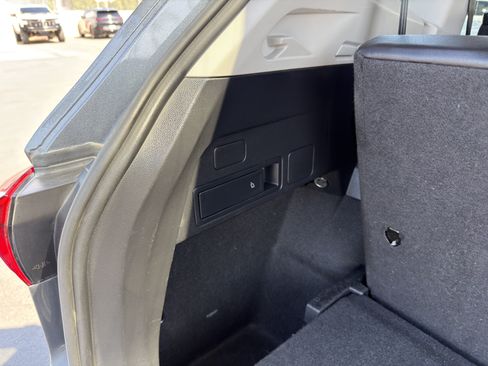 Used 2024 Volkswagen Tiguan SE FWD image 18
