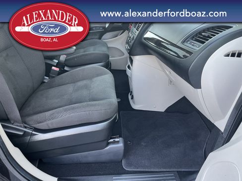 Used 2020 Dodge Grand Caravan SE w/ UConnect Hands-Free Group image 13