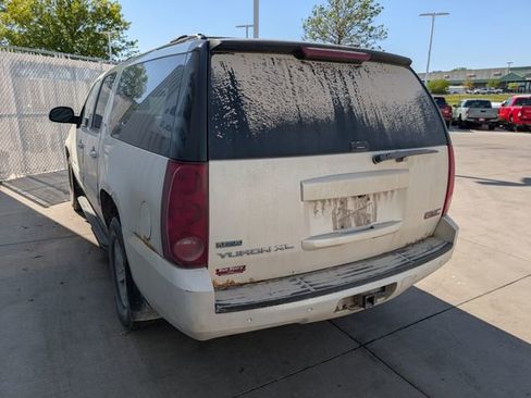 Used 2011 GMC Yukon XL SLT w/ SLT-2 Equipment Package AWD/4WD image 10