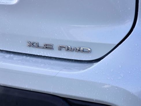 Certified 2023 Toyota Highlander XLE image 10