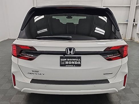 New 2026 Honda Odyssey Touring image 7