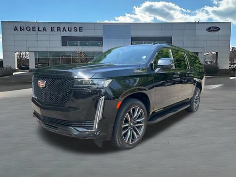 Used 2023 Cadillac Escalade ESV Sport AWD/4WD image 3