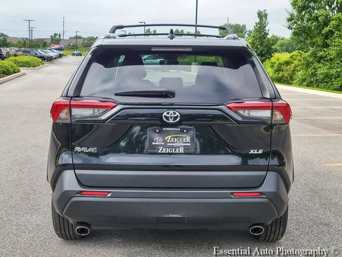 Used 2022 Toyota RAV4 XLE FWD image 5