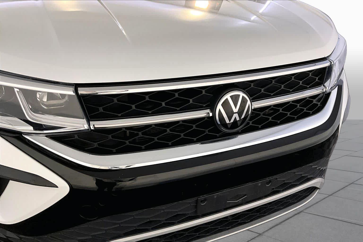 Used 2023 Volkswagen Taos SEL AWD/4WD image 32