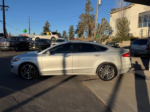 Used 2019 Ford Fusion Titanium image 2