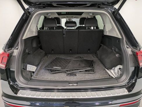 Used 2022 Volkswagen Tiguan SE w/ Panoramic Sunroof Package AWD/4WD image 24