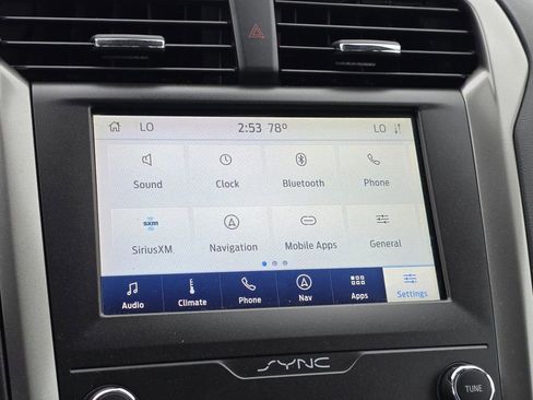 Used 2020 Ford Fusion SE FWD image 17