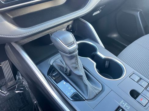 Used 2025 Toyota Highlander LE image 42