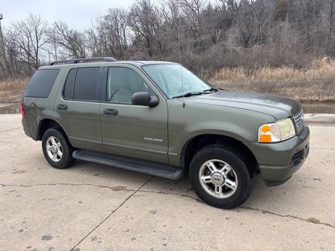 Used 2004 Ford Explorer Sport XLT image 6