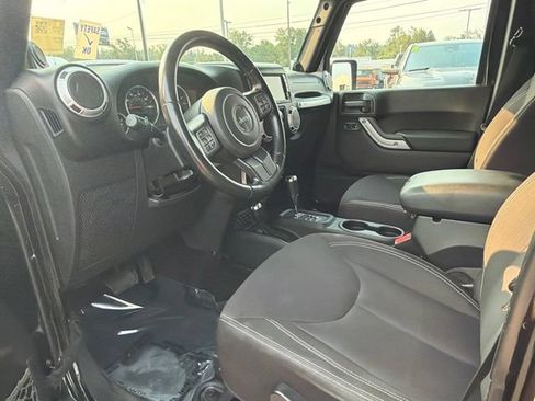 Used 2013 Jeep Wrangler Unlimited Sahara w/ Connectivity Group AWD/4WD image 17