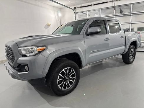 Used 2021 Toyota Tacoma TRD Sport w/ Technology Package AWD/4WD image 4