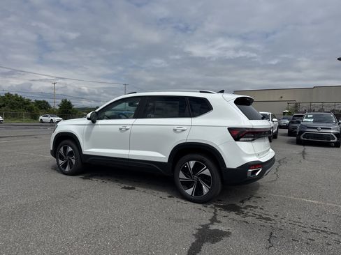 New 2025 Volkswagen Taos SE image 8