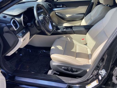 Used 2021 Nissan Maxima 3.5 SV w/ Floor Mat Group FWD image 18