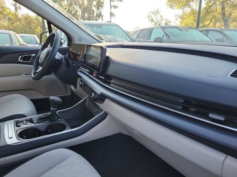 New 2026 Kia Carnival EX FWD image 33
