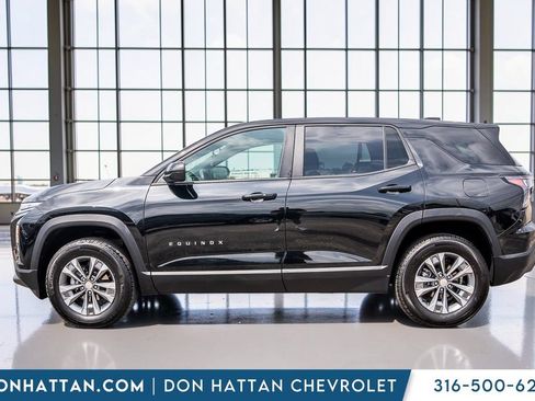 Used 2025 Chevrolet Equinox LT AWD/4WD image 2