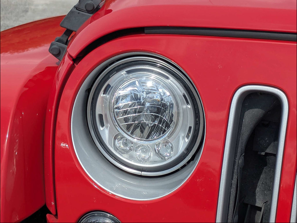 Used 2018 Jeep Wrangler Unlimited Sahara AWD/4WD image 11