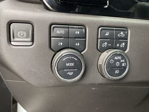 Used 2022 Chevrolet Silverado 1500 High Country w/ Technology Package image 36