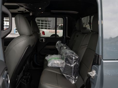 New 2026 Jeep Gladiator Mojave image 18