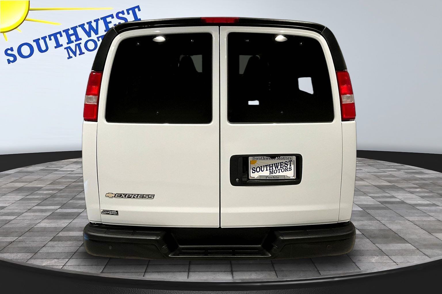Used 2023 Chevrolet Express 3500 LS RWD image 6