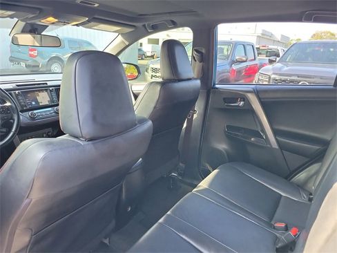 Used 2017 Toyota RAV4 SE image 26