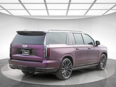 Used 2025 Cadillac Escalade ESV Sport Platinum AWD/4WD image 5