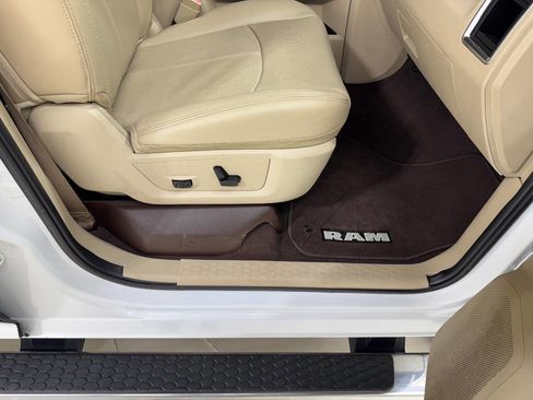 Used 2018 RAM 2500 Laramie image 31