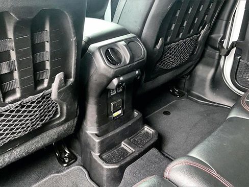 Used 2018 Jeep Wrangler Unlimited Rubicon image 32