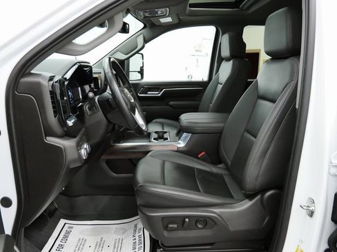 Used 2025 GMC Sierra 3500 SLT w/ SLT Premium Package image 12