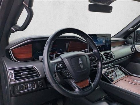 Used 2022 Lincoln Navigator L Reserve image 9