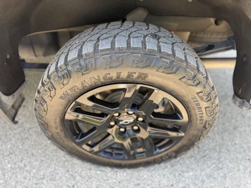 Used 2024 Chevrolet Silverado 1500 LT Trail Boss w/ Convenience Package II AWD/4WD image 30