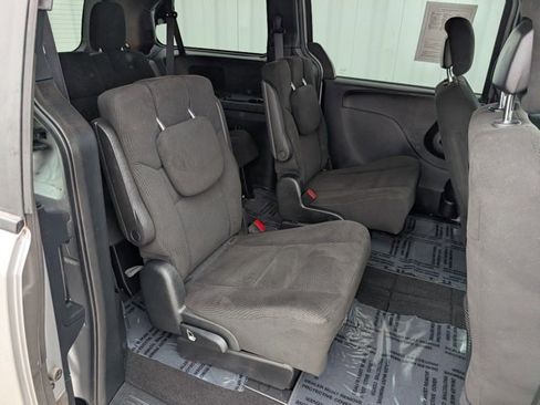 Used 2017 Dodge Grand Caravan SE image 20