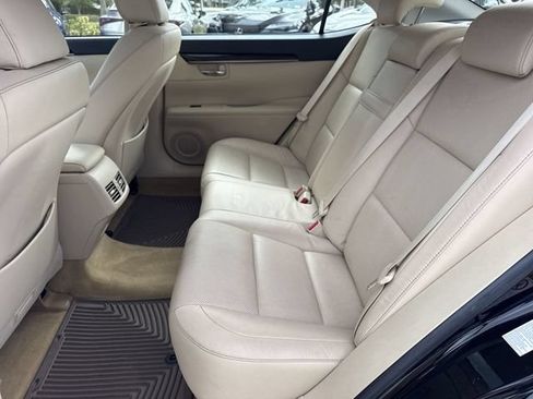 Used 2014 Lexus ES 350 w/ Luxury Package FWD image 23