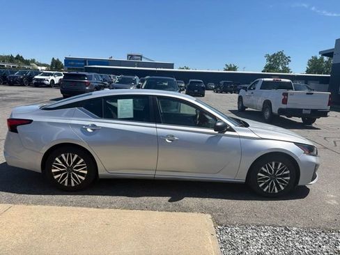 Used 2024 Nissan Altima 2.5 SV FWD image 4