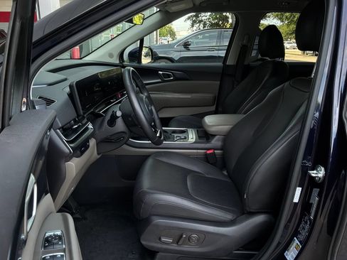 Used 2026 Kia Carnival FWD image 10