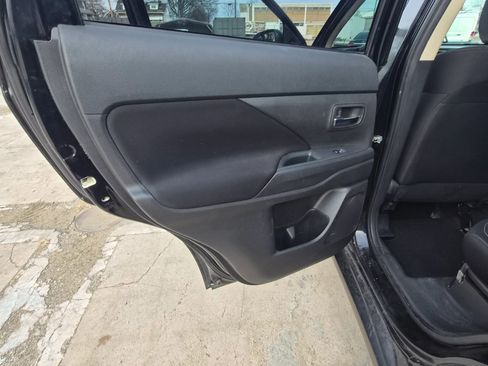 Used 2020 Mitsubishi Outlander ES image 43