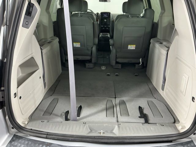 Used 2008 Chrysler Town & Country Touring FWD image 30