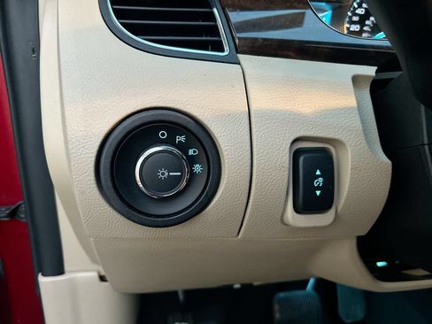 Used 2019 Ford Taurus Limited FWD image 22