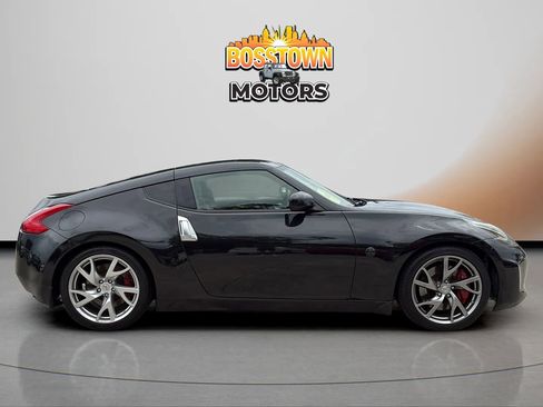 Used 2014 Nissan 370Z Touring w/ Sport Package RWD image 9