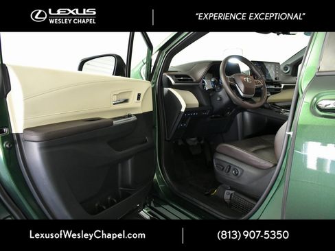 Used 2023 Toyota Sienna Platinum image 18