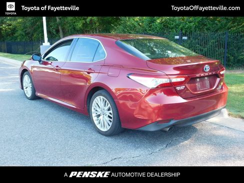 Used 2018 Toyota Camry XLE FWD image 3