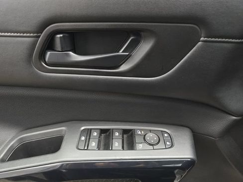 Used 2024 Nissan Pathfinder SV FWD image 27