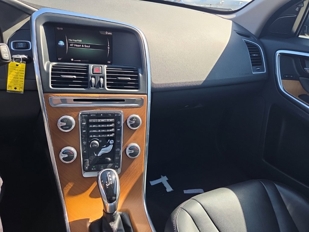 Used 2017 Volvo XC60 T5 Inscription w/ Preferred Option Package FWD image 14