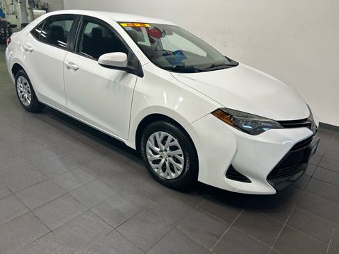 Used 2019 Toyota Corolla LE FWD image 2