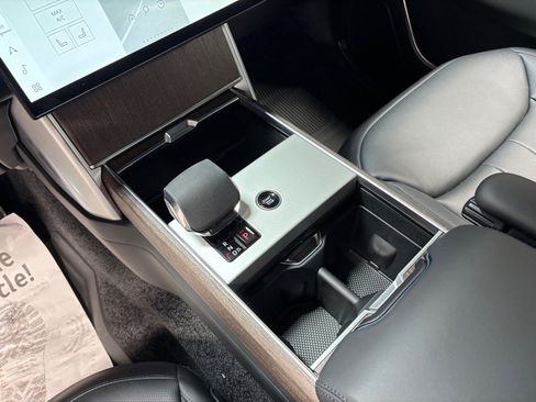 New 2025 Land Rover Range Rover Long Wheelbase SE image 13