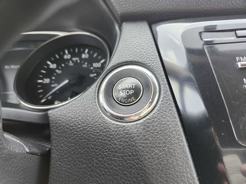 Used 2016 Nissan Rogue SV image 7