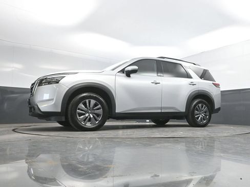 Used 2024 Nissan Pathfinder SV FWD image 35