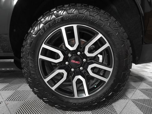 Used 2021 GMC Yukon XL AT4 w/ AT4 Premium Plus Package AWD/4WD image 34